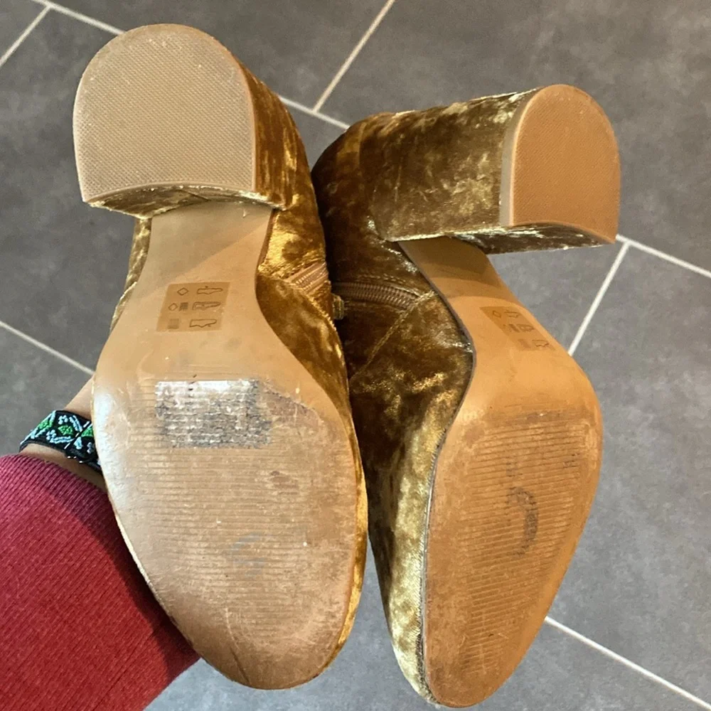 Steve Madden Gaze gold crushed velvet‎ womens print heeled ankle boots size 6